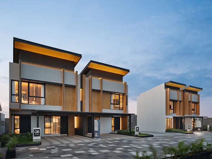 Deretan rumah show unit Allurea dua lantai saat senja